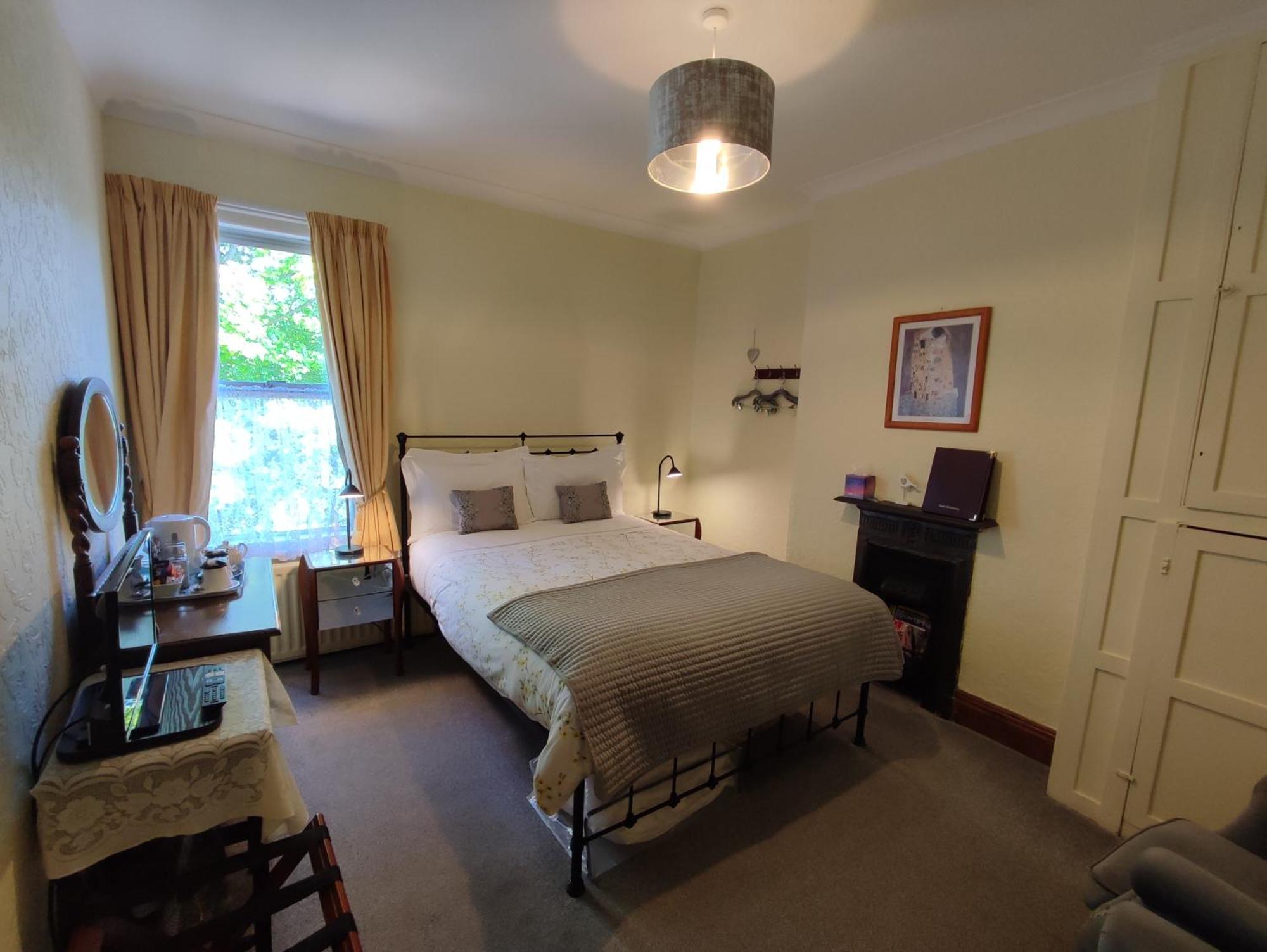 Anton Guest House Bed And Breakfast Шрусбери Экстерьер фото