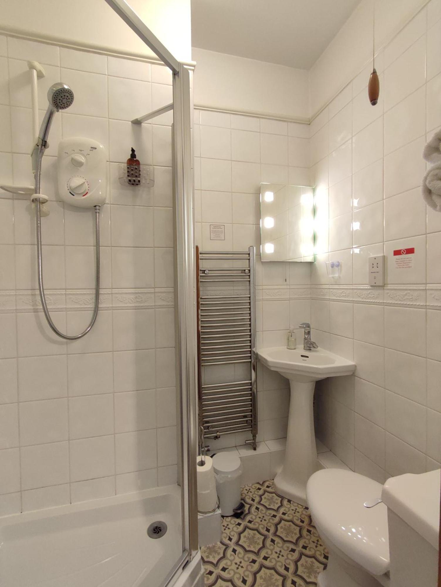 Anton Guest House Bed And Breakfast Шрусбери Экстерьер фото