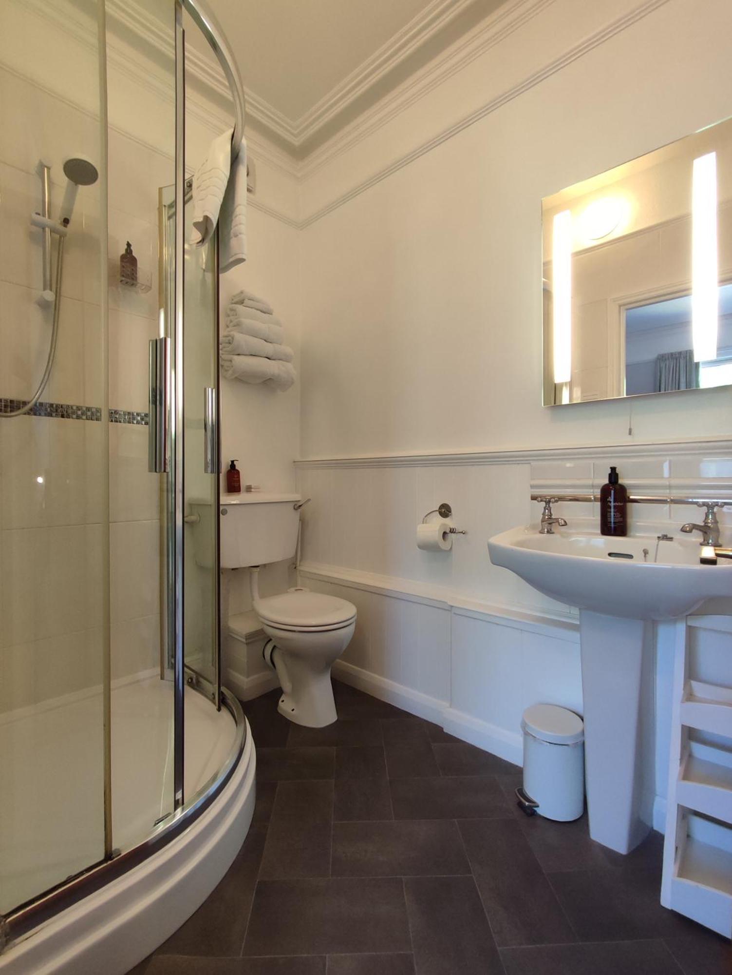Anton Guest House Bed And Breakfast Шрусбери Экстерьер фото